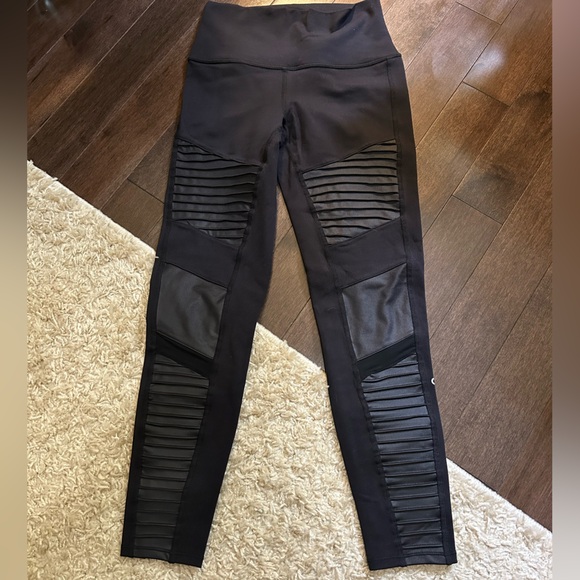 ALO Moto Legging - Picture 2 of 4